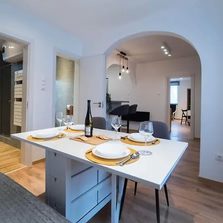 Pintes 38 * Dunaújváros